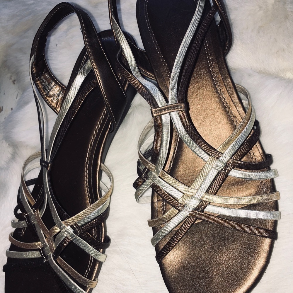 St. John’s Bay Metallic Flats /Sandals, 8.5, Earth-tones LIKE BRAND NEW